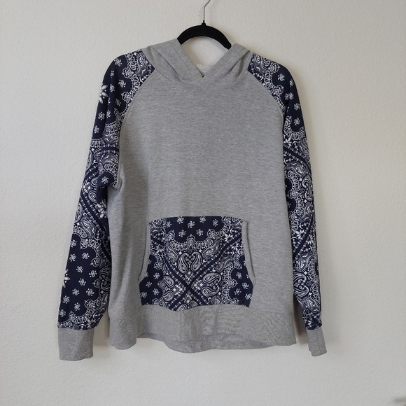 Ariat Real Paisley Print Hooded Sweatshirt Size XL - Picture 1 of 10